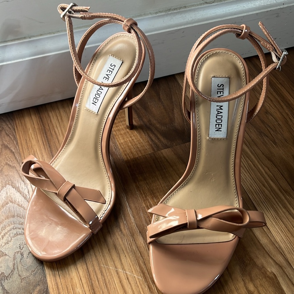 Steve Madden High heel sandals with Bow.